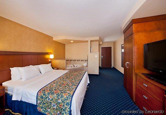 Courtyard By Marriott Fort Smith Downtown Bilik gambar
