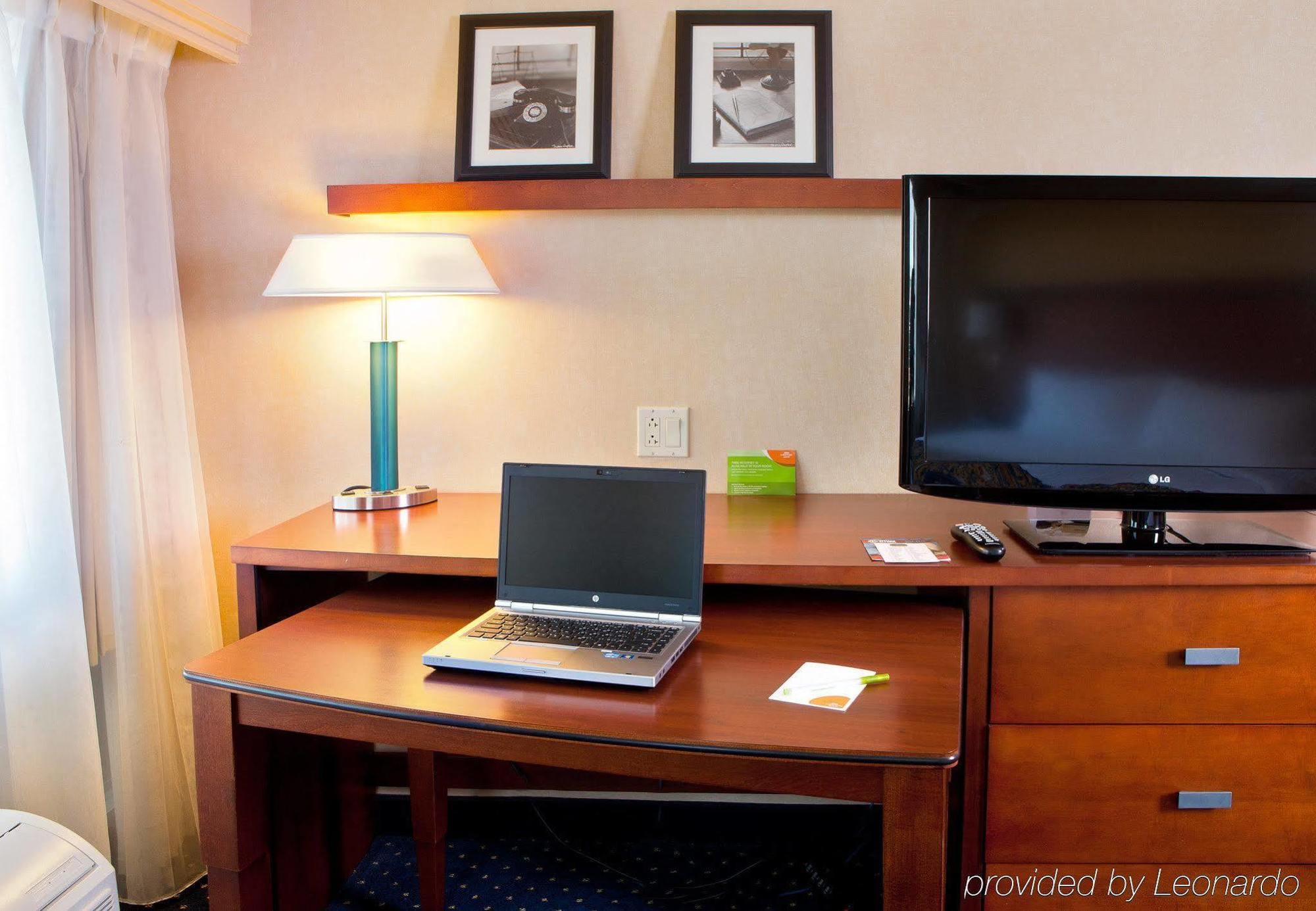 Courtyard By Marriott Fort Smith Downtown Bilik gambar