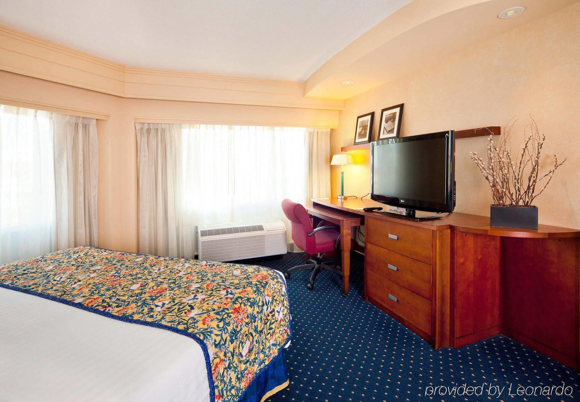 Courtyard By Marriott Fort Smith Downtown Bilik gambar